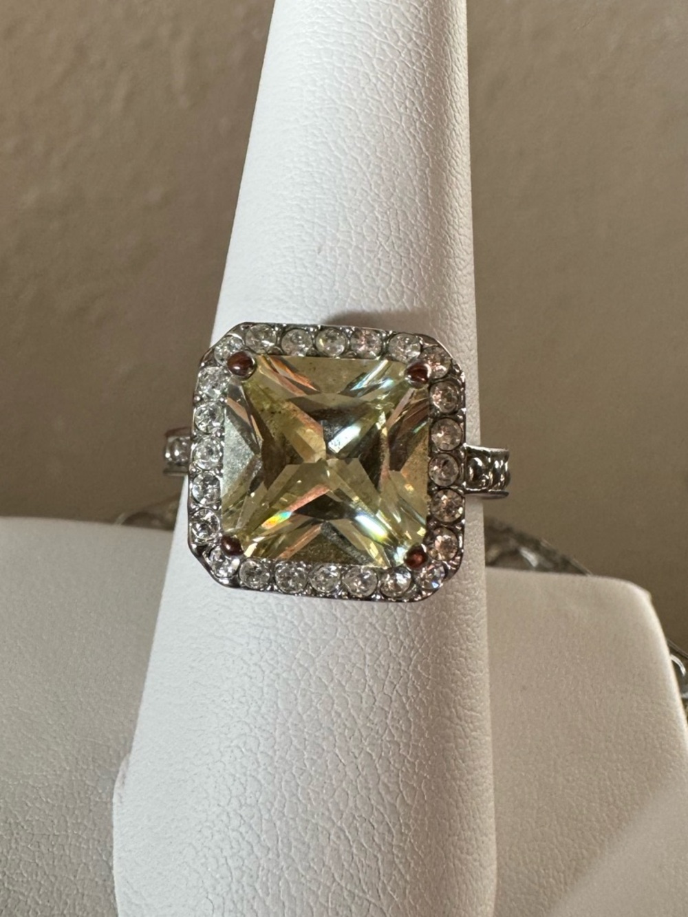 Yellow Stone Halo Statement Ring Size 8 Silver Tone Cocktail Ring - Picture 4 of 6